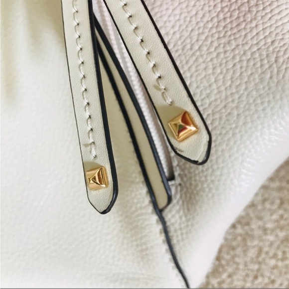 Michael Kors Creamwhite Leather
Shoulder Bag . - Picture 8 of 13